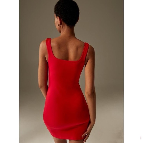 COPY - BRAND NEW W TAGS ARITZIA (BABATON) CONTOUR SQUARE NECK MINI DRESS IN CRI… - Picture 4 of 4